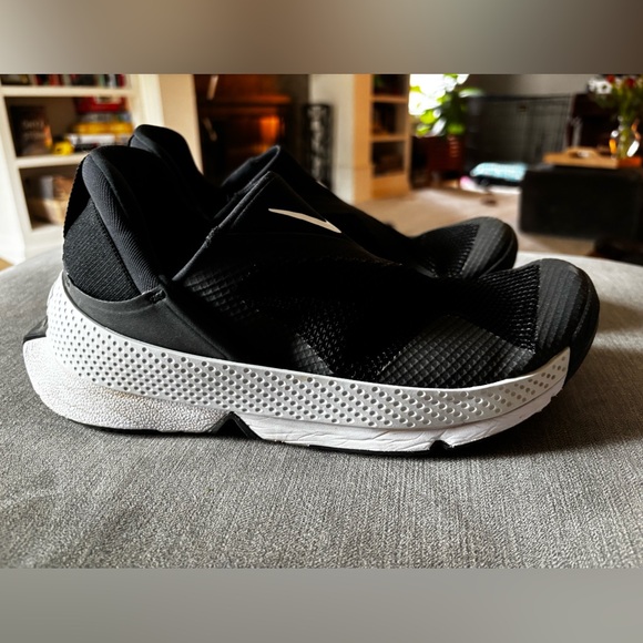 Nike Go Flyease Black and White Slip-On Sneaker shoes men’s 9 - Picture 4 of 7